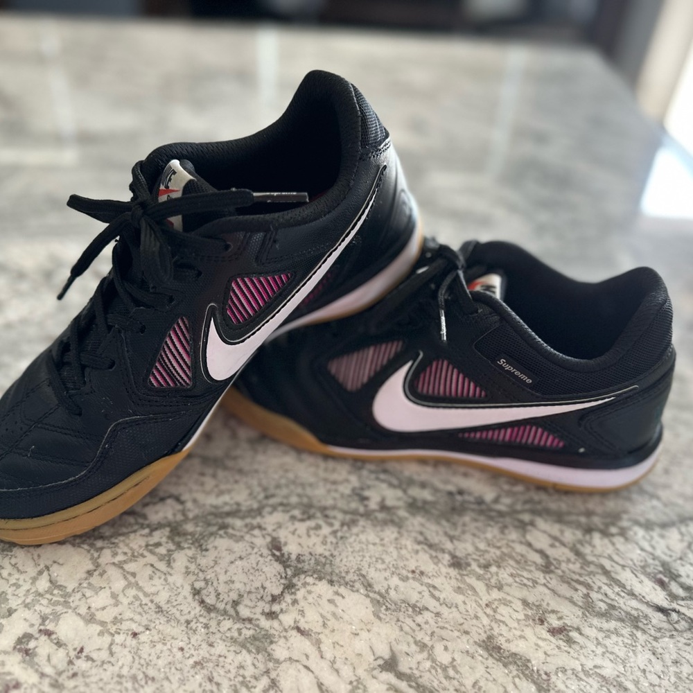 2018 Supreme x Gato SB ‘Black’ Nike Men’s Size 5 Gently Used